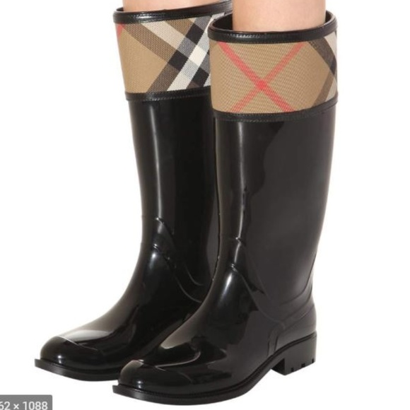 Burberry Shoes - Burberry Crosshill Boots!